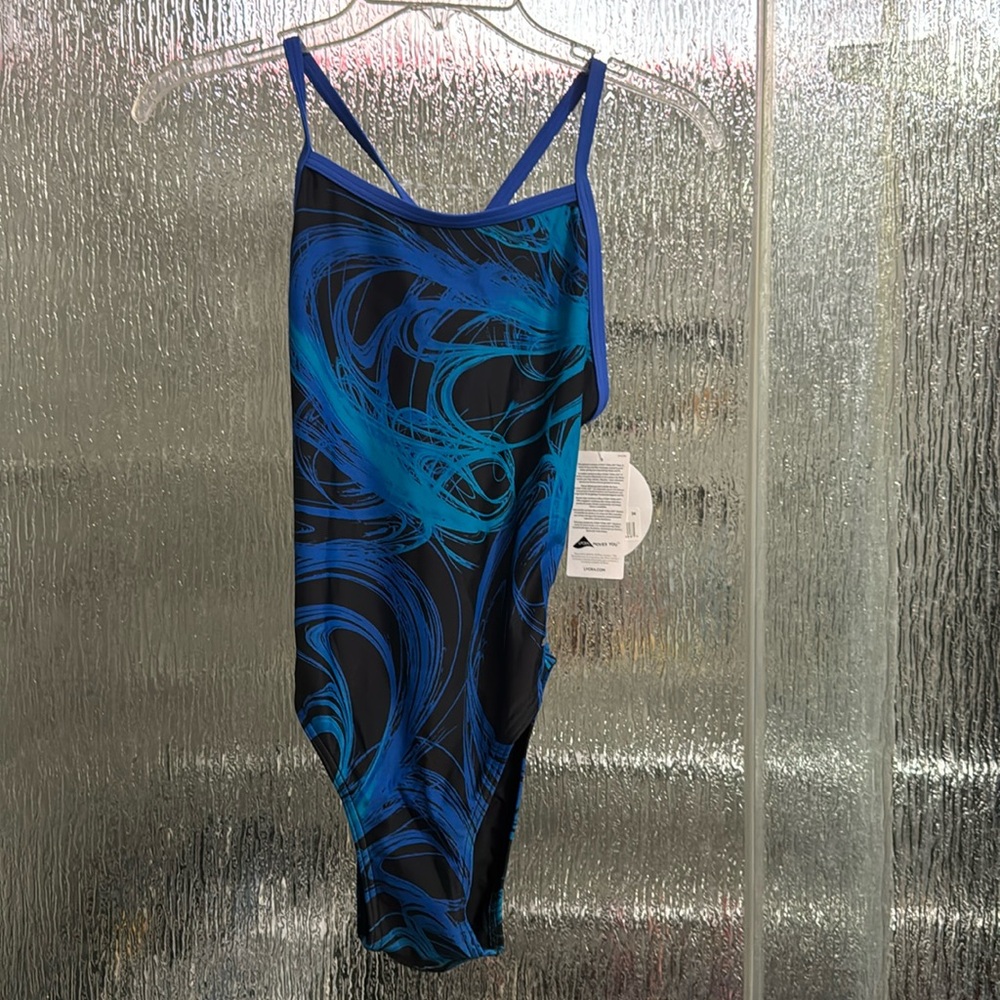 Athletic fit swimsuit - Picture 3 of 6